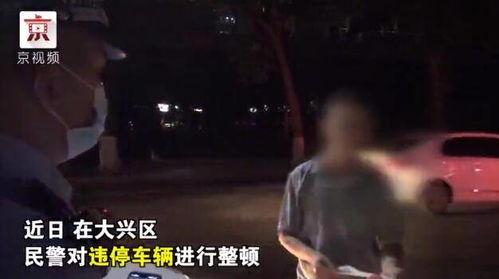 吃瓜群众围观民警执法,民警执法现场直击